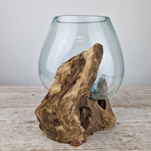 Tropfenvase aus Glas auf Holz (o)