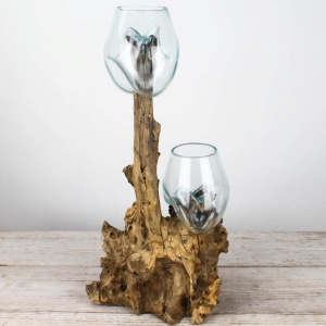 Glazen druppelvaas op hout dubbel (a)