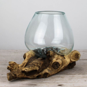 Glazen druppelvaas op hout (g)