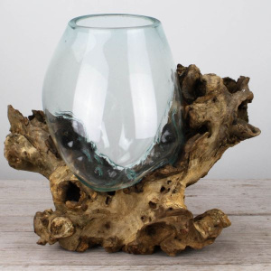 Glazen druppelvaas op hout (h)