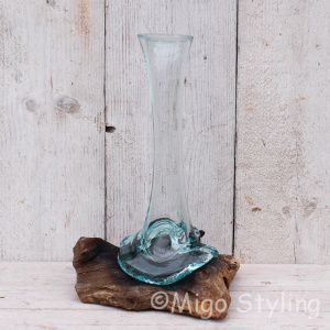 Mini Tropfenvase aus Glas auf Holz (a)