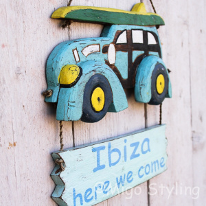 Ibiza here come Tekst bordje