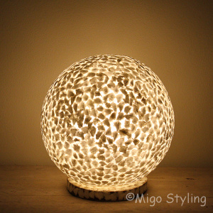 Tischlampe Muscheln Kugel weiß