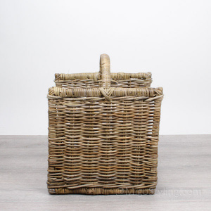 Lesekorb oder Holzkorb mit Henkel