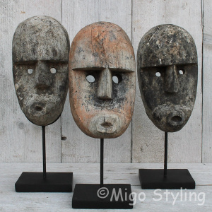 Masker hout op standaard (c)