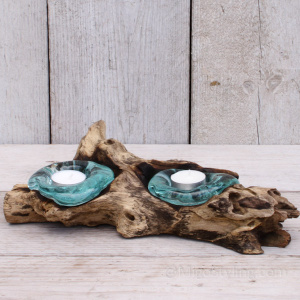 Mini glazen druppelvaas op hout (a)