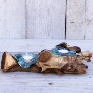 Mini glazen druppelvaas op hout (d)