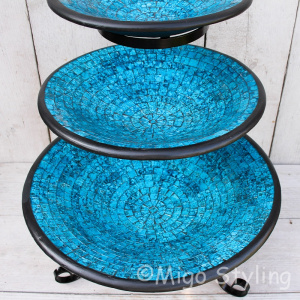 Mozaikschalen blauw rond op een etagere