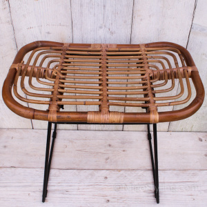 Rotan voetenbankje kruk met metalen frame