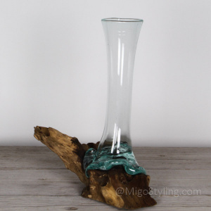 Mini Tropfenvase aus Glas auf Holz (a)