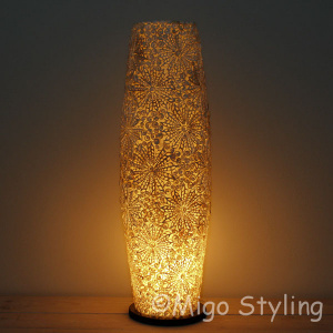 Tischlampe Blumenmuster Kegelschalen Sandfarbe