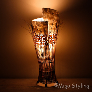 Tischlampe Capiz aus Muscheln und dunklem Bambus