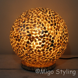 Tischlampe Muscheln Kugel braun / gold