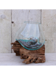Tropfenvase aus Glas auf Holz (n)
