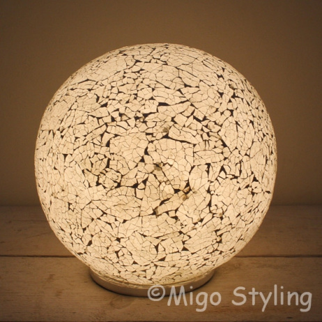 Tischleuchte im Mosaik-Design, Kugel weiß, mittelgroß