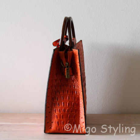 Croco tas Oranje met houten handvaten