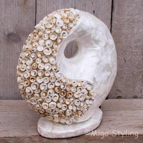 Donut tafellamp capizschelp zandkleur