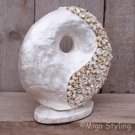 Donut tafellamp capizschelp zandkleur