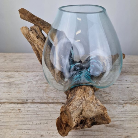 Tropfenvase aus Glas auf Holz (h)