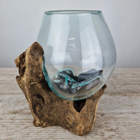 Tropfenvase aus Glas auf Holz (o)