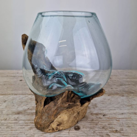 Tropfenvase aus Glas auf Holz (o)