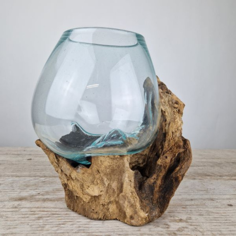 Tropfenvase aus Glas auf Holz (o)