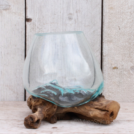 Vase auf einem Wuzelstrunk (k)