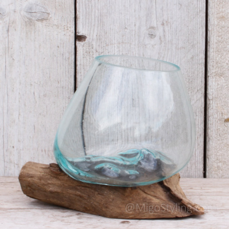 Vase auf einem Wuzelstrunk (k)