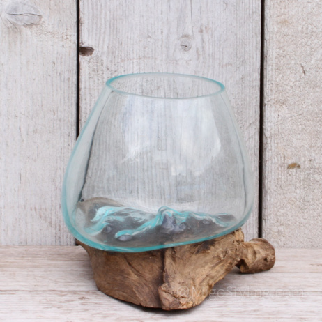 Vase auf einem Wuzelstrunk (k)
