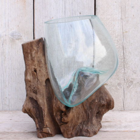 Vase auf einem Wuzelstrunk (k)