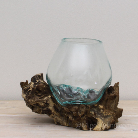 Tropfenvase aus Glas auf Holz (b)