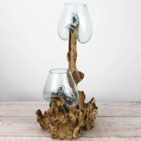 Glazen druppelvaas op hout dubbel (a)