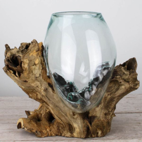 Tropfenvase aus Glas auf Holz (h)