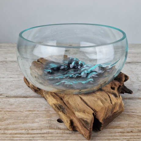 Glasschale auf Holz (b)