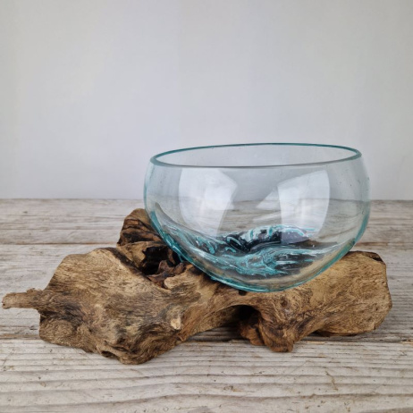 Glasschale auf Holz (b)