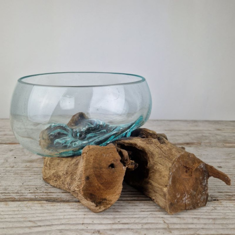 Glasschale auf Holz (b)