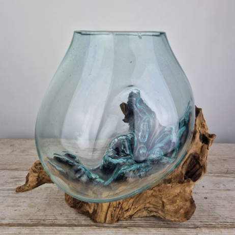 Tropfenvase aus Glas auf Holz (j)