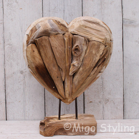 Houten hart middel op standaard
