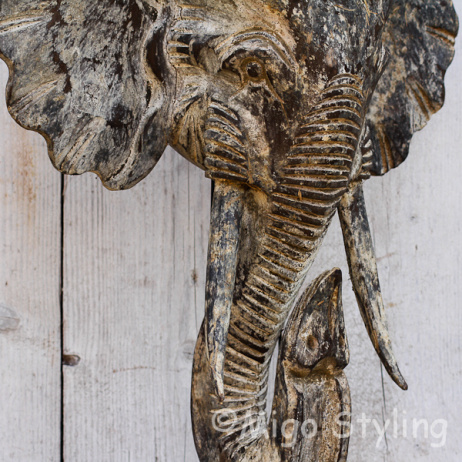 Houten olifant masker op standaard