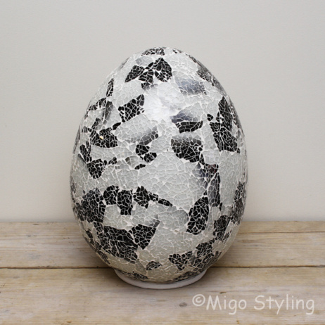 Mosaik-Design-Tischlampe Egg schwarz grau weiß