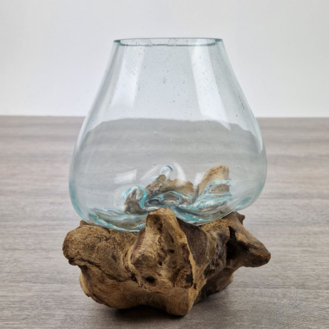 Mini glazen druppelvaas op hout (b)