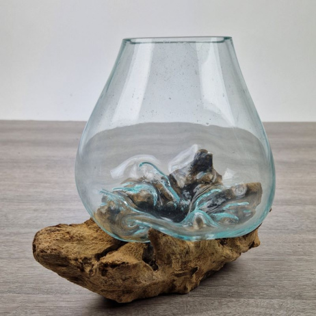 Mini glazen druppelvaas op hout (b)
