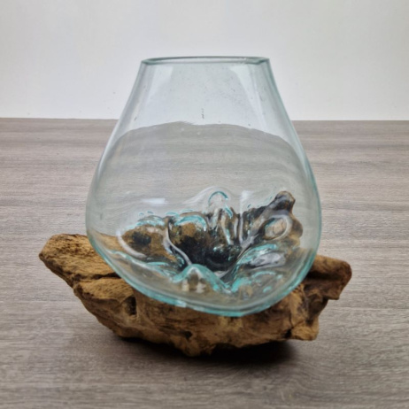 Mini glazen druppelvaas op hout (b)