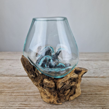 Mini glazen druppelvaas op hout (c)