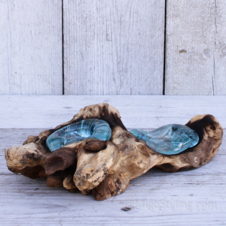 Mini Tropfenvase aus Glas auf Holz (d)