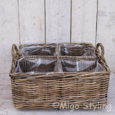 Hochbeete auf Rädern aus Rattan