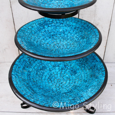 Mozaikschalen blauw rond op een etagere 