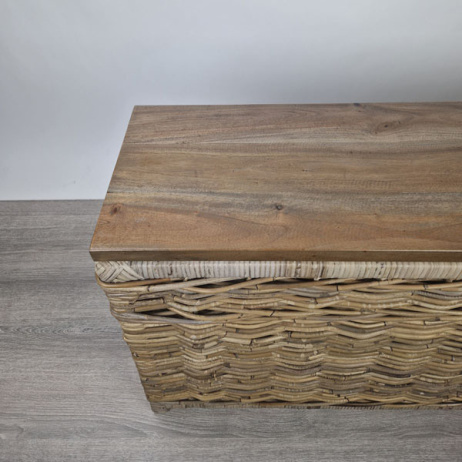 Opbergmand met houten deksel