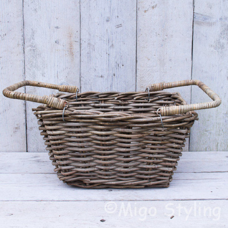 Picknickkorb offen mit Griffen
