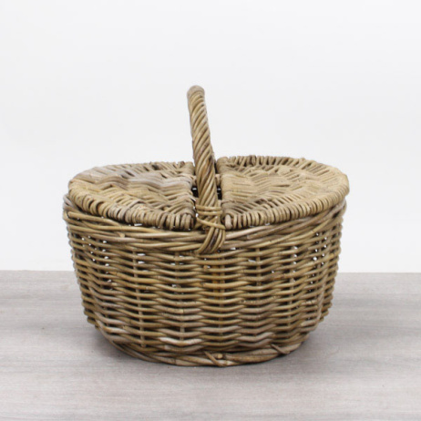 Picknickkorb mit ovaler Öffnungsklappe